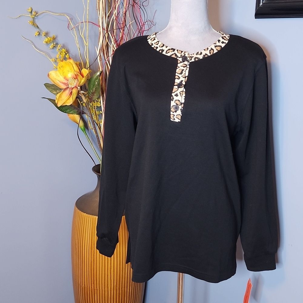 Cathy daniels Long Sleeve Henley Top Exotic Black Size Medium NWT
